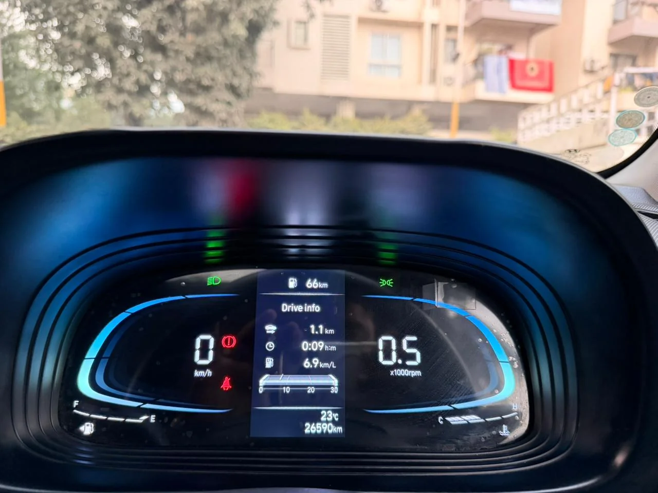 Hyundai Venue - Thumbnail 3